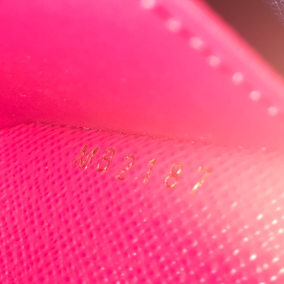 Louis Vuitton Giraffe Passport Cover Limited Ed - Picture 5 of 5